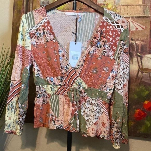 LUQ Tops - NWT LUQ Bohemian Styled long Sleeve V neck Super Cute Top Size Small